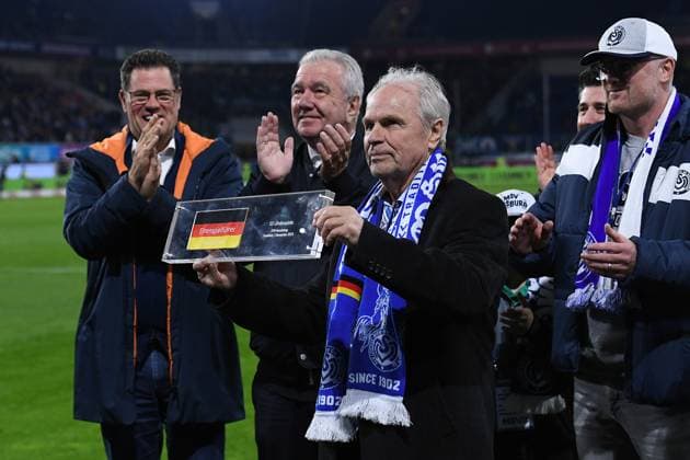 Fußball 3 Liga 14 Spieltag MSV Duisburg SV Waldhof Mannheim am 07 11 2025 in der Schauinsland Reisen Arena in Duisburg Bernard Ennatz Dietz am 07 11 2025 im Rahmen des DFB Bundestages zum Ehrenspielführer der deutschen Nationalmannschaft ernannt worden DFB regulations prohibit any use of photographs as image sequences and or quasi video xRx