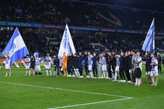 Soccer 3 Liga 14 Matchday MSV Duisburg SV Waldhof Mannheim on 07 11 2025 at Schauinsland Reisen Arena in Duisburg Duisburg Duisburg players celebrate home win with their fans DFB regulations prohibit any use of photographs as image sequences and or quasi video xRx