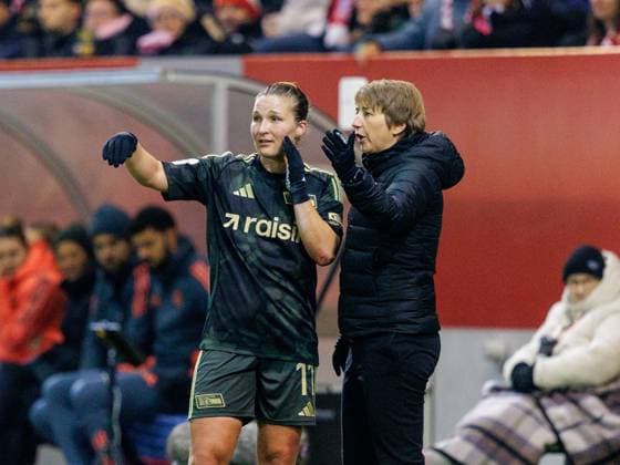 Berlins 11 Dina ORSCMANN and coach Ailien POESE Womens football Muenchen Berlin 4 0 Womens soccer Bundesliga, FC Bayern München 1 FC Union Berlin, Matchday 10, Season 2025 2026, on 7 11 2025 in Muenchen, F C B A Y E R N C A M P U S, Germany Source Copyright Credit Oryk HAIST xFRAUENFUSSBALL-BAYERN-BERLINx
