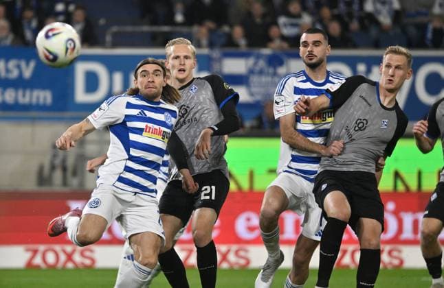 Joshua Bitter MSV Duisburg , Julian Rieckmann Waldhof Mannheim , Rasim Bulic MSV Duisburg , Niklas Hoffmann Waldhof Mannheim , v li 07 11 2025, Football, 3 Liga, Saison 2025 26, 14 Spieltag, MSV Duisburg SV Waldhof Mannheim 2 1 DFB regulations prohibit any use of photographs as image sequences and or quasi video Duisburg Schauinsland Reisen Arena Nordrhein Westfalen Germany Team2