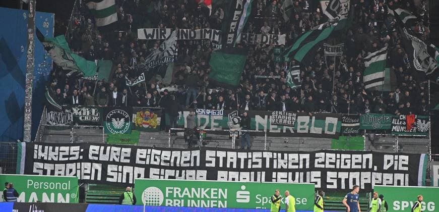 07 11 2025 Soccer Season 2025 2026 2 Soccer Bundesliga 12 Matchday SpVgg Greuther Fürth Kleeblatt Preußen Münster Sportfoto Zink MeZi xmexzix DFL regulations prohibit any use of photographs as image sequences and or quasi video only for editorial use Fans Fanblock Münster Spruchband Protest against IMK25 Innenministerkonferenz Stadion Sicherheit