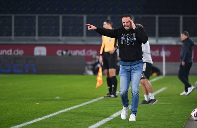 Coach Dietmar Hirsch MSV Duisburg 07 11 2025, Soccer, 3 Liga, Season 2025 26, 14 Matchday, MSV Duisburg SV Waldhof Mannheim 2 1 DFB regulations prohibit any use of photographs as image sequences and or quasi video Duisburg Schauinsland Reisen Arena Nordrhein Westfalen Germany Team2