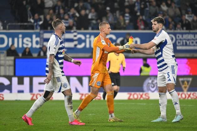 Alexander Hahn MSV Duisburg , Goalkeeper Maximilian Braune MSV Duisburg , Tobias Fleckstein MSV Duisburg , v li 07 11 2025, Football, 3 Liga, Saison 2025 26, 14 Spieltag, MSV Duisburg SV Waldhof Mannheim 2 1 DFB regulations prohibit any use of photographs as image sequences and or quasi video Duisburg Schauinsland Reisen Arena Nordrhein Westfalen Germany Team2