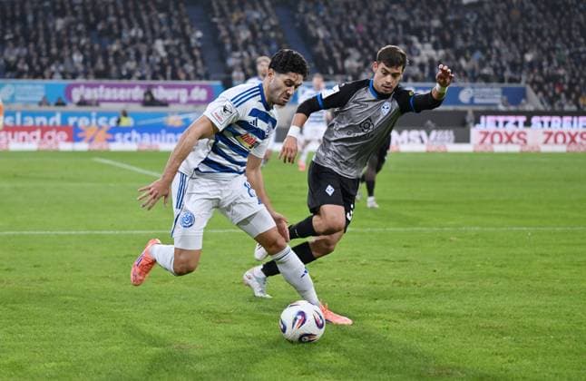 Mert Göckan MSV Duisburg , li , vs Masca Waldhof Mannheim 07 11 2025, Soccer, 3 Liga, Season 2025 26, Matchday 14, MSV Duisburg SV Waldhof Mannheim 2 1 DFB regulations prohibit any use of photographs as image sequences and or quasi video Duisburg Schauinsland Reisen Arena Nordrhein Westfalen Germany Team2