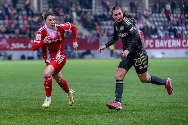 Barbara Dunst FC Bayern Muenchen Frauen, 28 made her first appearance for FC Bayern after a long injury, right Antonia Halverkamps 1 FC Union Berlin, 29 GER, FC Bayern Muenchen Frauen vs 1 FC Union Berlin, Football, Google Pixel Frauen Bundesliga, 10 Spieltag, Season 2025 2026, 07 11 2025 DFL DFB REGULATIONS PROHIBIT ANY USE OF PHOTOGRAPHS as IMAGE SEQUENCES and or QUASI VIDEO GER, FC Bayern Muenchen Frauen vs 1 FC Union Berlin, Football, Google Pixel Frauen Bundesliga, 10 Spieltag, Saison 2025 2026, 07 11 2025 Muenchen Copyright: xEibner-Pressefoto HeikexFeinerx EP_HFR