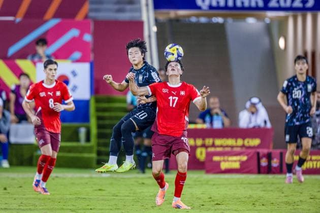 Football FIFA U17 World Cup Qatar 2025 Switzerland vs South Korea Group F Match 36 Kim Yegeon South Korea, 10 Ethan Bruchez Switzerland, 17 Kim Jisung South Korea, 8 Nico Lazri Switzerland, 8 Copyright: xRedhaxHosnixSegganix