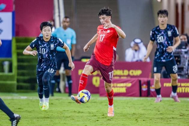 Football FIFA U17 World Cup Qatar 2025 Switzerland vs South Korea Group F Match 36 Ethan Bruchez Switzerland, 17 Kim Yegeon South Korea, 10 Nam Ian South Korea, 20 Copyright: xRedhaxHosnixSegganix