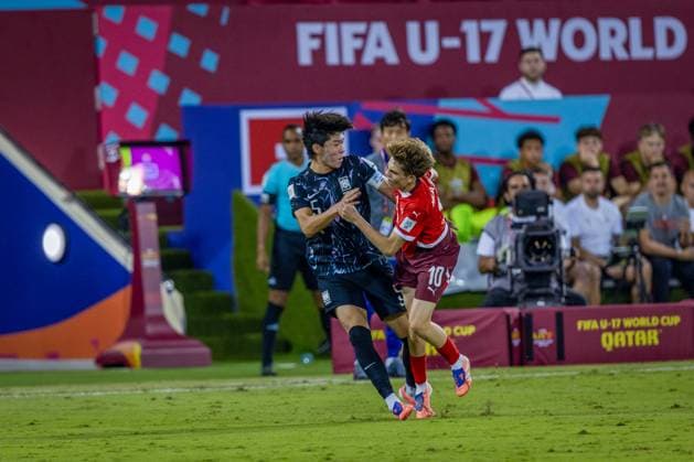 Football FIFA U17 World Cup Qatar 2025 Switzerland vs South Korea Group F Match 36 Koo Hyeonbin South Korea, 5 Mladen Mijajlovic Switzerland, 10 Copyright: xRedhaxHosnixSegganix