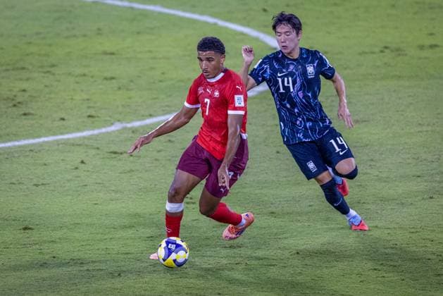 Football FIFA U17 World Cup Qatar 2025 Switzerland vs South Korea Group F Match 36 Giacomo Koloto Switzerland, 7 Park Hyunsu South Korea, 14 Copyright: xRedhaxHosnixSegganix