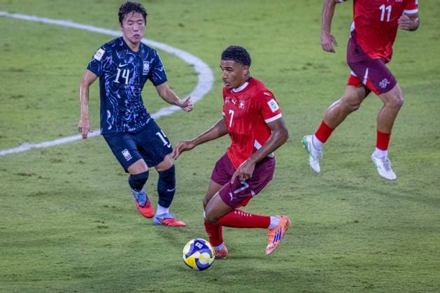 Football FIFA U17 World Cup Qatar 2025 Switzerland vs South Korea Group F Match 36 Giacomo Koloto Switzerland, 7 Park Hyunsu South Korea, 14 Copyright: xRedhaxHosnixSegganix