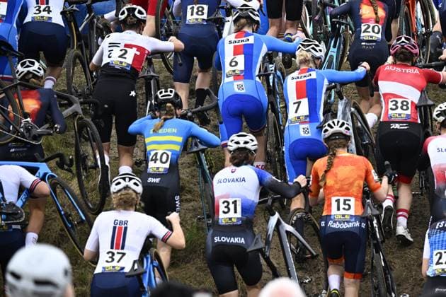 Riders pictured in action during the junior women race at the UEC Cyclocross European Championships, Saturday 08 November 2025, in Middelkerke. JASPERxJACOBS  x140144703x