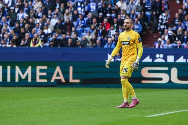 Sport, Football, 2 Bundesliga Season 2025 2026 12 Matchday FC Schalke 04 SV Elversberg 08 11 2025, VELTINS Arena Nicolas Kristof SV Elversberg, 20 Gelsenkirchen VELTINS Arena Nordrhein Westfalen Germany