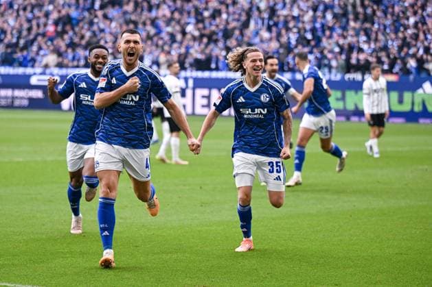 08 11 2025, Football, 2 Bundesliga, Season 2025 2026, Matchday 12, FC Schalke 04 SV Elversberg, Hasan Kurucay FC Schalke 04 celebrates the goal for 1 0, xRHR PHOTO YYx Copyright: KROEGER RHR-FOTOx RHR-FOTO YY