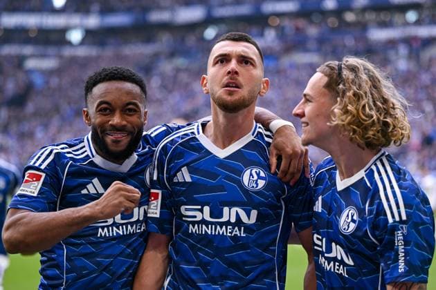 08 11 2025, Football, 2 Bundesliga, Season 2025 2026, Matchday 12, FC Schalke 04 SV Elversberg, Hasan Kurucay FC Schalke 04 celebrates the goal for 1 0, xRHR PHOTO YYx Copyright: KROEGER RHR-FOTOx RHR-FOTO YY