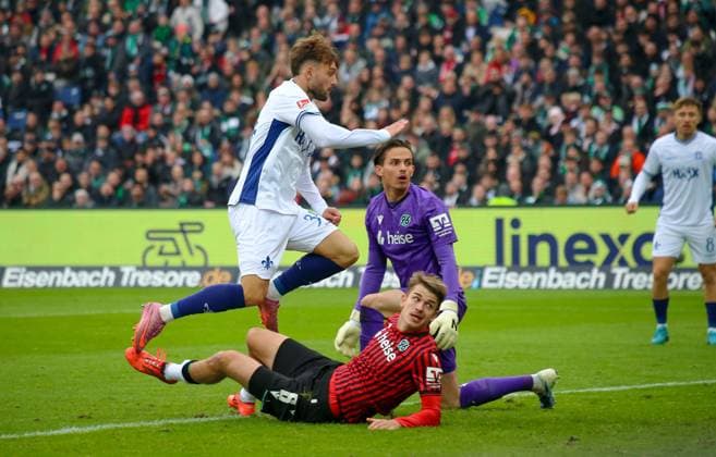 Germany Soccer 2 Bundesliga 2025 26, 12 Matchday Hannover 96 vs SV Darmstadt 98 Heinz von Heiden Arena Stadion Hannover Killian Corredor SV Darmstadt 98, 34 Maik Nawrocki Hannover 96, 6 Nahuel Noll Hannover 96, 1 Hannover Copyright: xAymanxAlahmedx