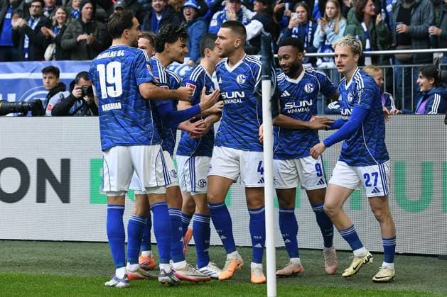 Soccer 2 Bundesliga 12 Matchday FC Schalke 04 SV Elversberg on 08 11 2025 at the Veltins Arena in Gelsenkirchen Goal celebration to 1 0 by Hasan Kurucay Schalke DFL regulations prohibit any use of photographs as image sequences and or quasi video xRx