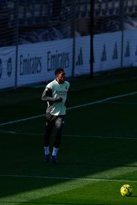 November 8, 2025, Valdebebas, Madrid, Spain: Jude Bellingham during the Real Madrid training session ahead their upcoming Spanish League, LaLiga EA Sports, football match against Rayo Vallecano at Ciudad Deportiva Real Madrid on November 8, 2025, in Valdebebas, Madrid, Spain. Valdebebas Spain - ZUMAa181 20251108_zaa_a181_002 Copyright: xDennisxAgyemanx