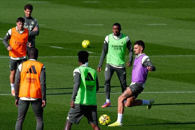 November 8, 2025, Valdebebas, Madrid, Spain: Dani Ceballos during the Real Madrid training session ahead their upcoming Spanish League, LaLiga EA Sports, football match against Rayo Vallecano at Ciudad Deportiva Real Madrid on November 8, 2025, in Valdebebas, Madrid, Spain. Valdebebas Spain - ZUMAa181 20251108_zaa_a181_008 Copyright: xDennisxAgyemanx