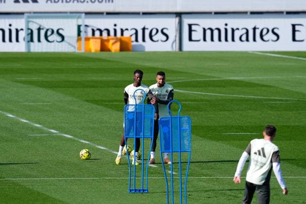 November 8, 2025, Valdebebas, Madrid, Spain: Eduardo Camavinga and Kylian Mbappe during the Real Madrid training session ahead their upcoming Spanish League, LaLiga EA Sports, football match against Rayo Vallecano at Ciudad Deportiva Real Madrid on November 8, 2025, in Valdebebas, Madrid, Spain. Valdebebas Spain - ZUMAa181 20251108_zaa_a181_010 Copyright: xDennisxAgyemanx