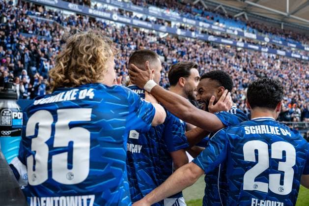08 11 2025, Football, 2 Bundesliga, Season 2025 2026, Matchday 12, FC Schalke 04 SV Elversberg, Hasan Kurucay FC Schalke 04 celebrates the goal for 1 0, xRHR PHOTO YYx Copyright: KROEGER RHR-FOTOx RHR-FOTO YY