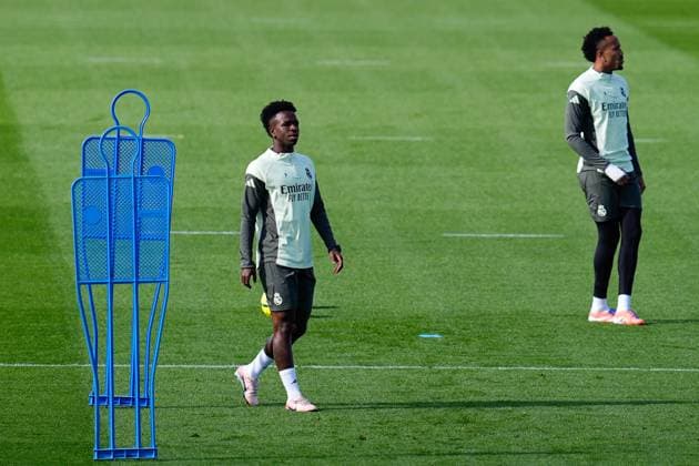 November 8, 2025, Valdebebas, Madrid, Spain: Vinicius Junior during the Real Madrid training session ahead their upcoming Spanish League, LaLiga EA Sports, football match against Rayo Vallecano at Ciudad Deportiva Real Madrid on November 8, 2025, in Valdebebas, Madrid, Spain. Valdebebas Spain - ZUMAa181 20251108_zaa_a181_019 Copyright: xDennisxAgyemanx