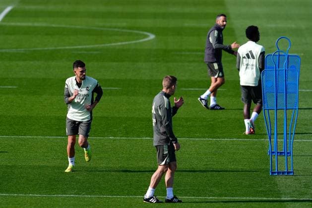 November 8, 2025, Valdebebas, Madrid, Spain: Dani Ceballos during the Real Madrid training session ahead their upcoming Spanish League, LaLiga EA Sports, football match against Rayo Vallecano at Ciudad Deportiva Real Madrid on November 8, 2025, in Valdebebas, Madrid, Spain. Valdebebas Spain - ZUMAa181 20251108_zaa_a181_024 Copyright: xDennisxAgyemanx