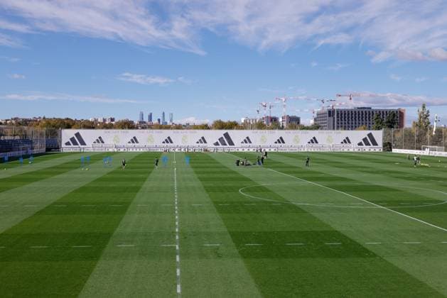 November 8, 2025, Valdebebas, Madrid, Spain: General view during the Real Madrid training session ahead their upcoming Spanish League, LaLiga EA Sports, football match against Rayo Vallecano at Ciudad Deportiva Real Madrid on November 8, 2025, in Valdebebas, Madrid, Spain. Valdebebas Spain - ZUMAa181 20251108_zaa_a181_025 Copyright: xDennisxAgyemanx