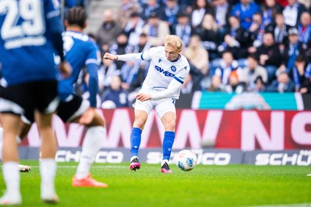 08 11 2025 Soccer, 2025 2026, 2 Bundesliga, Matchday 12, DSC Arminia Bielefeld Karlsruher SC Leon Opitz Karlsruhe DFL REGULATIONS PROHIBIT ANY USE OF PHOTOGRAPHS AS IMAGE SEQUENCES AND OR QUASI VIDEO