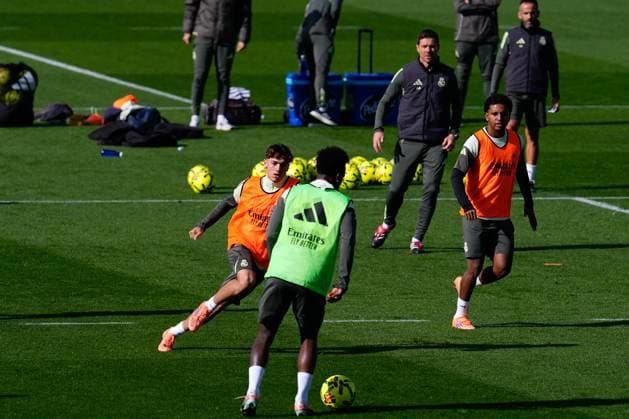 November 8, 2025, Valdebebas, Madrid, Spain: Thiago Pitarch Pinar during the Real Madrid training session ahead their upcoming Spanish League, LaLiga EA Sports, football match against Rayo Vallecano at Ciudad Deportiva Real Madrid on November 8, 2025, in Valdebebas, Madrid, Spain. Valdebebas Spain - ZUMAa181 20251108_zaa_a181_029 Copyright: xDennisxAgyemanx
