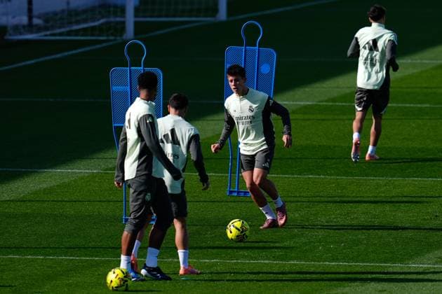 November 8, 2025, Valdebebas, Madrid, Spain: Arda Guler during the Real Madrid training session ahead their upcoming Spanish League, LaLiga EA Sports, football match against Rayo Vallecano at Ciudad Deportiva Real Madrid on November 8, 2025, in Valdebebas, Madrid, Spain. Valdebebas Spain - ZUMAa181 20251108_zaa_a181_044 Copyright: xDennisxAgyemanx