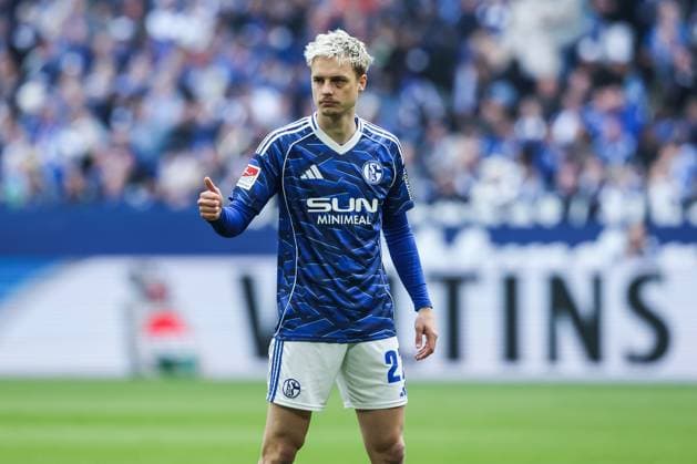 Sport, Football, 2 Bundesliga Season 2025 2026 12 Matchday FC Schalke 04 SV Elversberg 08 11 2025, VELTINS Arena Finn Porath FC Schalke 04, 27 Gelsenkirchen VELTINS Arena Nordrhein Westfalen Germany