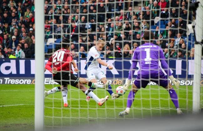 Germany Soccer 2 Bundesliga 2025 26, 12 Matchday Hannover 96 vs SV Darmstadt 98 Heinz von Heiden Arena Stadion Hannover Fabian Holland SV Darmstadt 98, 32 Nahuel Noll Hannover 96, 1 Ime Okon Hannover 96, 20 Hannover Copyright: xAymanxAlahmedx