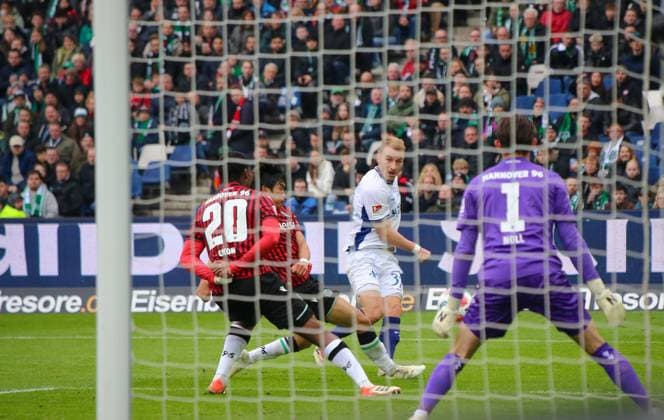 Germany Soccer 2 Bundesliga 2025 26, 12 Matchday Hannover 96 vs SV Darmstadt 98 Heinz von Heiden Arena Stadion Hannover Fabian Holland SV Darmstadt 98, 32 Ime Okon Hannover 96, 20 Nahuel Noll Hannover 96, 1 Hannover Copyright: xAymanxAlahmedx