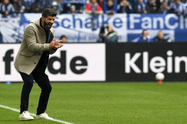 Trainer Miron Muslic (FC Schalke 04) gestikuliert, gestik waehrend des Spiels der 2. Bundesliga zwischen FC Schalke 04 und SV Elversberg, Veltins-Arena am 08. November 2025 in Gelsenkirchen, Deutschland. (Foto von Ralf Treese DeFodi Images) +++ Trainer Miron Muslic (FC Schalke 04) gestures during the 2. Bundesliga match between FC Schalke 04 and SV Elversberg at Veltins-Arena on November 8, 2025 in Gelsenkirchen, Germany. (Photo by Ralf Treese DeFodi Images) (Photo by Ralf Treese DeFodi Images) Coach Miron Muslic FC Schalke 04 gestures during the 2 Bundesliga match between FC Schalke 04 and SV Elversberg at Veltins Arena on November 8, 2025 in Gelsenkirchen, Germany, Germany Photo by Ralf Treese DeFodi Images Coach Miron Muslic FC Schalke 04 gestures during the 2 Bundesliga match between FC Schalke 04 and SV Elversberg at Veltins Arena on November 8, 2025 in Gelsenkirchen, Germany Photo by Ralf Treese DeFodi Images Photo by Ralf Treese DeFodi Images