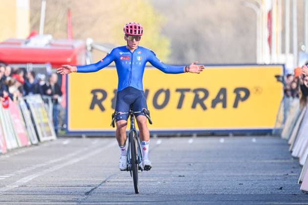 2025 UEC Cyclo-Cross EC - Men U23 MIDDELKERKE, BELGIUM - NOVEMBER 08 : Agostinacchío Mattia (ITA) celebrating his victory during the 2025 UEC Cyclo-Cross European Championships for Men U23 on November 08, 2025 in Middelkerke, Belgium, 08 11 2025 Middelkerke Belgium  Copyright: xNicoxVereeckenx
