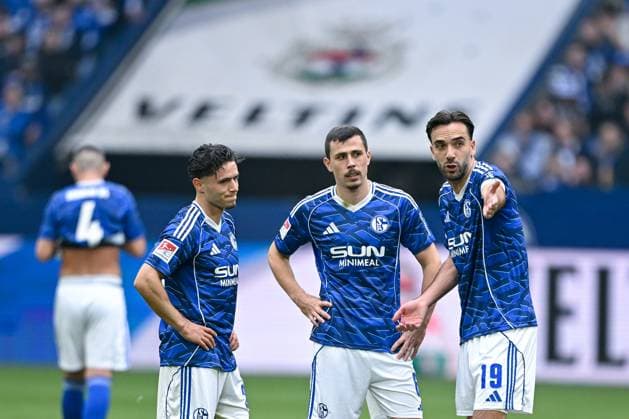 08 11 2025, Football, 2 Bundesliga, Season 2025 2026, Matchday 12, FC Schalke 04 SV Elversberg, Soufiane El Faouzi FC Schalke 04 , Ron Schallenberg FC Schalke 04 , Kenan Karaman FC Schalke 04 xRHR PHOTO YYx Copyright: KROEGER RHR-FOTOx RHR-FOTO YY