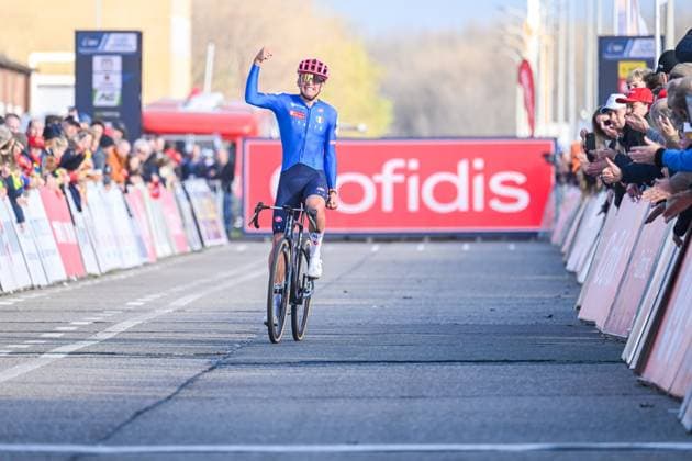 2025 UEC Cyclo-Cross EC - Men U23 MIDDELKERKE, BELGIUM - NOVEMBER 08 : Agostinacchío Mattia (ITA) celebrating his victory during the 2025 UEC Cyclo-Cross European Championships for Men U23 on November 08, 2025 in Middelkerke, Belgium, 08 11 2025 Middelkerke Belgium  Copyright: xNicoxVereeckenx