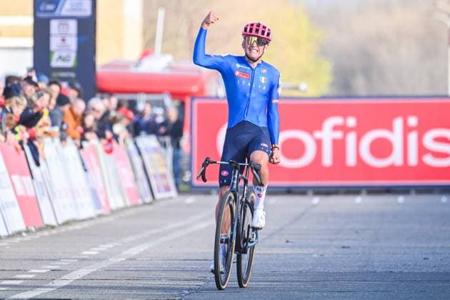 2025 UEC Cyclo-Cross EC - Men U23 MIDDELKERKE, BELGIUM - NOVEMBER 08 : Agostinacchío Mattia (ITA) celebrating his victory during the 2025 UEC Cyclo-Cross European Championships for Men U23 on November 08, 2025 in Middelkerke, Belgium, 08 11 2025 Middelkerke Belgium  Copyright: xNicoxVereeckenx