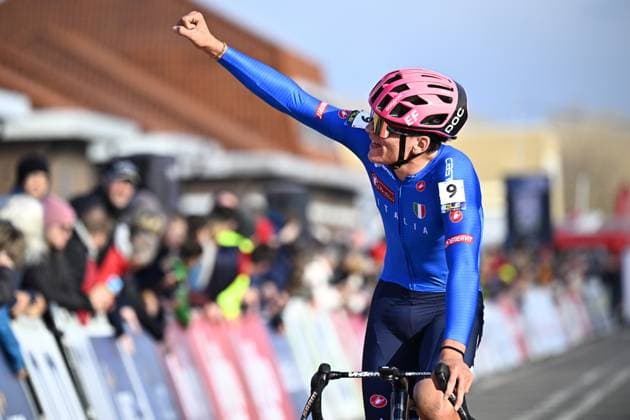 Italian Mattia Agostinacchio celebrates as he crosses the finish line to win the U23 men race at the UEC Cyclocross European Championships, Saturday 08 November 2025, in Middelkerke. JASPERxJACOBS  x140169776x