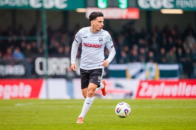 Timur Gayret SC Verl, 30 GER, SC Verl vs FC Erzgebirge Aue, Football, 3 Liga, Matchday 14, Season 2025 2026, 08 11 2025 DFL Regulations prohibit any use of photographers as image sequences and or quasi video GER, SC Verl vs FC Erzgebirge Aue, Football, 3 Liga, Matchday 14, Season 2025 2026, 08 11 2025 Verl Copyright: xEibner-Pressefoto JanxRollingerx EP_JSK