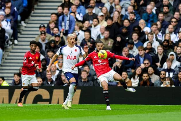 Tottenham Hotspur v Manchester United, ManU Premier League 08 11 2025. Noussair Mazraoui (3) of Manchester United during the Premier League match between Tottenham Hotspur and Manchester United at Tottenham Hotspur Stadium, London, United Kingdom on 8 November 2025. Editorial use only DataCo restrictions apply See www.football-dataco.com , Copyright: xNigelxKeenex PSI-23192-0031