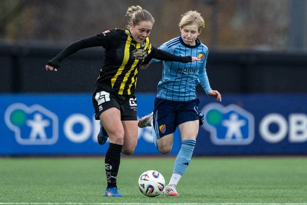 251108 Häckens Alice Bergström and Djurgardens Olivia Ulenius during the football match in Damallsvenskan between Djurgarden and Häcken on November 8, 2025 in Stockholm  Copyright: JESPERxZERMAN BB251108JZ020