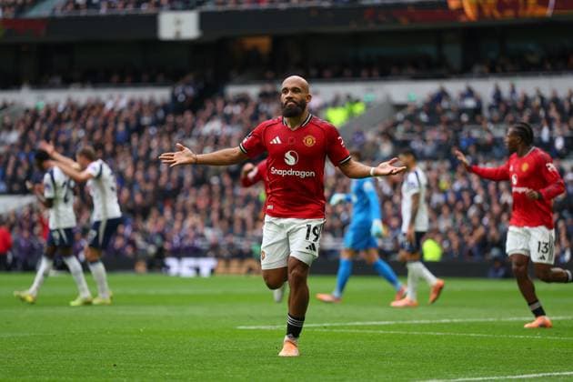 8th November 2025; Tottenham Hotspur Stadium, London, England; Premier League Football, Tottenham Hotspur versus Manchester United, ManU Bryan Mbeumo of Manchester United celebrates after scoring his sides 1st goal in the 32nd minute to make it 0-1  JohnxPatrickxFletcher