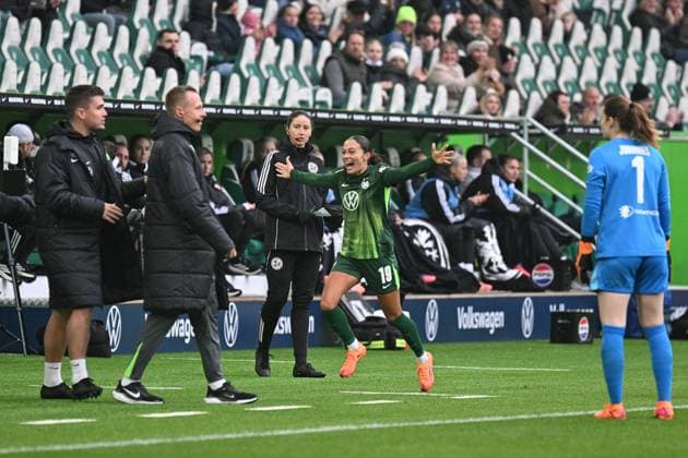 Soccer I Women I Season 2025 2026 I Bundesliga I Matchday 10 I VfL Wolfsburg Eintracht Frankfurt I 08 11 2025 Goal celebration Kessya Bussy 19, VfL Wolfsburg after her goal for 1 0 Wolfsburg Volkswagen Arena Lower Saxony Germany Copyright: xLobeca InesxHähnelx