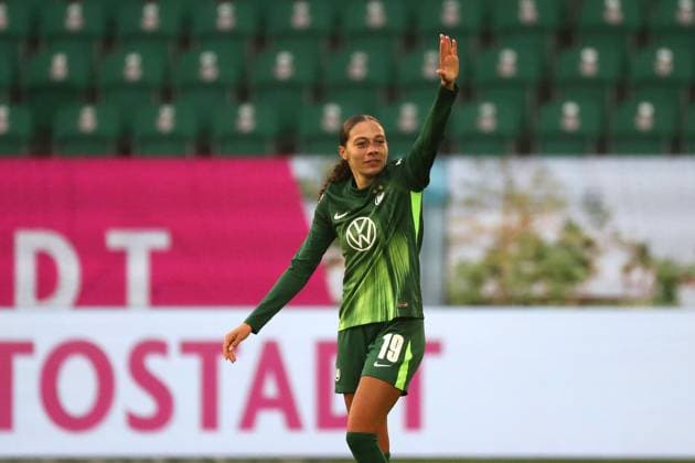 VfL Frankfurt, BL Frauen Wolfsburg, 08 11 2025, FUßBALL VfL Wolfsburg vs Eintracht Frankfurt, Google Pixel Frauen Bundesliga, Saison 2025 26 Kessya Bussy VfL Wolfsburg cheers after her goal to make it 1 0 Wolfsburg