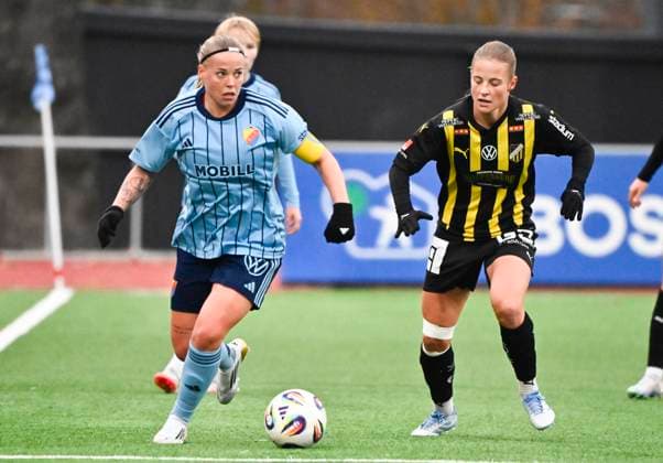 STOCKHOLM, SWEDEN 20251108 Djurgardens Therese Asland and Häckens Anna Anvegard during Saturdays football match in the womens league between Djurgarden and BK Häcken FF at Kristinebergs IP 1 STOCKHOLM SWEDEN x10030x  Copyright: xJonasxEkströmer TTx DAMALLSVENSKAN DJURGARDEN-HÄCKEN