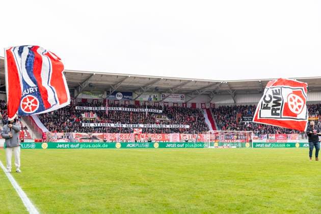 Regionalliga Nordost FC Rot Weiß Erfurt vs FSV Zwickau Erfurt 08 11 2025 FC Rot Weiß Erfurt Fans Regionalliga Nordost FC Rot Weiß Erfurt vs FSV Zwickau Steigerwaldstadion Erfurt 08 11 2025 Copyright: xBEAUTIFULxSPORTS Duehringx