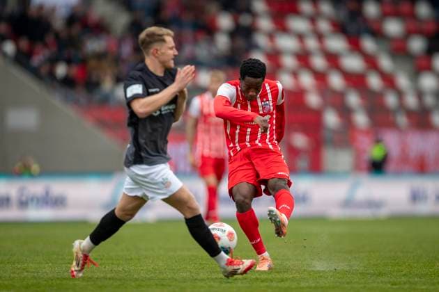 GER, Erfurt, Soccer, Regionalliga Nordost, Matchday 15, FC Rot Weiss Erfurt vs FSV Zwickau pictured from l Benjika Caciel FC Rot Weiß Erfurt 08 , Goal shot 08 11 2025, Steigerwaldstadion Erfurt DFB REGULATIONS PROHIBIT ANY USE OF PHOTOGRAPHS AS IMAGE SEQUENCES AND OR QUASI VIDEO, Copyright: HMBxMedia PaulxFritz