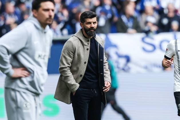 Sport, Football, 2 Bundesliga Season 2025 2026 12 Matchday FC Schalke 04 SV Elversberg 08 11 2025, VELTINS Arena Miron Muslic Coach Schalke 04 Gelsenkirchen VELTINS Arena Nordrhein Westfalen Germany