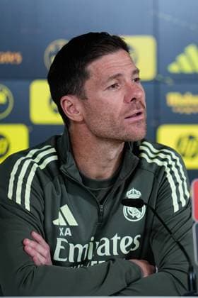 November 8, 2025, Valdebebas, Madrid, Spain: Xabi Alonso, head coach of Real Madrid, attends his press conference, PK, Pressekonferenz during the training day of Real Madrid ahead the Spanish League, LaLiga EA Sports, football match against Rayo Vallecano at Ciudad Deportiva Real Madrid on November 8, 2025, in Valdebebas, Madrid, Spain. Valdebebas Spain - ZUMAa181 20251108_zaa_a181_078 Copyright: xDennisxAgyemanx